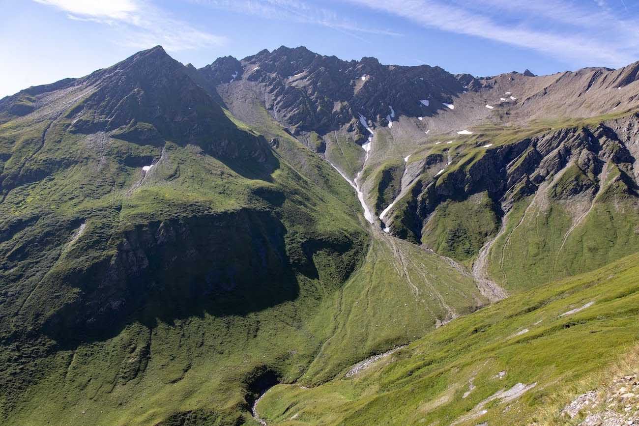 tour du mont blanc cairn